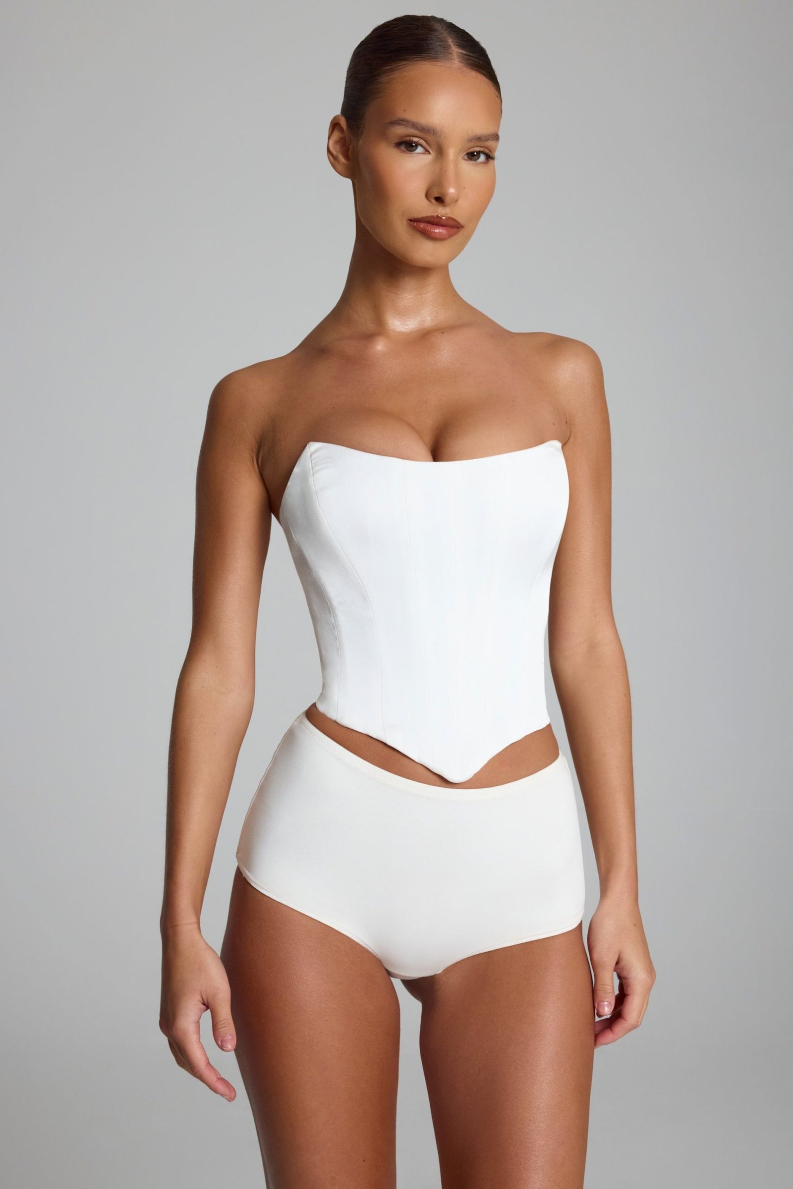 Slinky Jersey Low-Rise Hotpants in White - Image 4